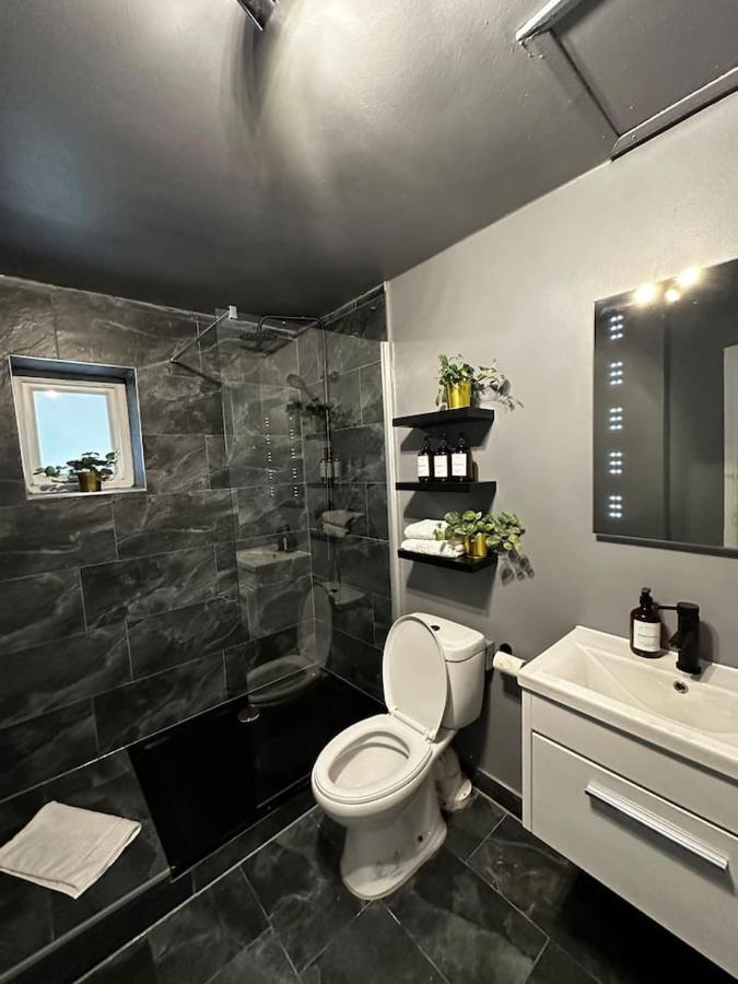 Appartamento Spacious For 4 Flat Near Regents Park N2 Londra
